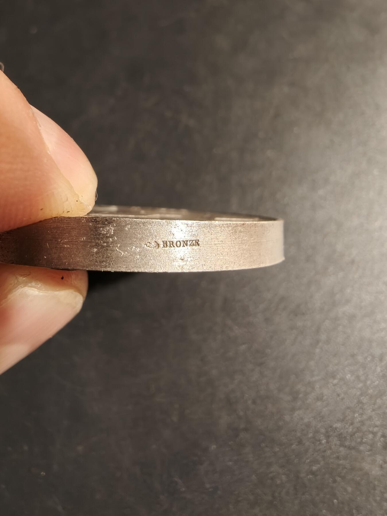 老王徽章第167期 法国乡村社区中心镀银大铜章    直径50mm.    重量83.7g