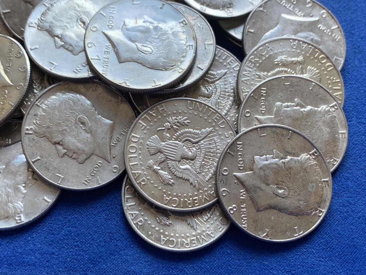 《竞宝斋》第444场 周日，周一，2场连拍 （全场包邮） 美国肯尼迪半美元银币一组 总重约447.6克