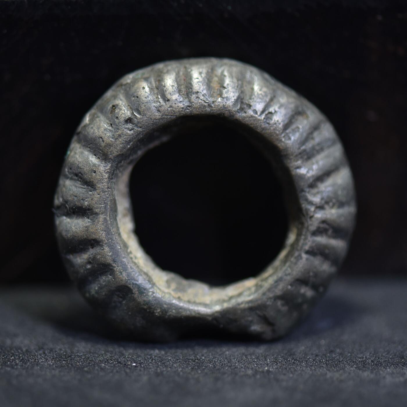 【良泉】【2025年最后一场】12月18日晚19.30点开拍！188组【直播场】西方古代钱币、丝路杂项、印章！ 【厚重】18.28克，公元7-9世纪【丝绸之路】西域粟特七河（环形钱？）铜环