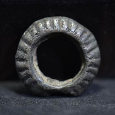 【良泉】【2025年最后一场】12月18日晚19.30点开拍！188组【直播场】西方古代钱币、丝路杂项、印章！ - 【厚重】18.28克，公元7-9世纪【丝绸之路】西域粟特七河（环形钱？）铜环