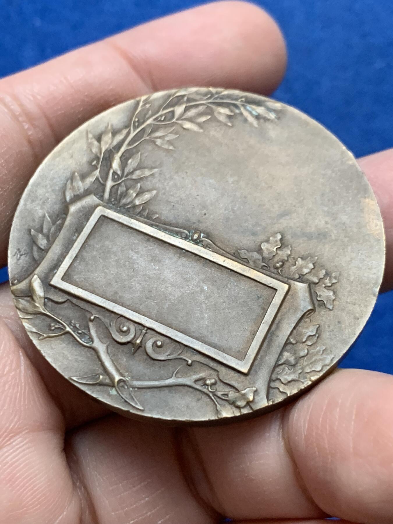 《竞宝斋》第444场 周日，周一，2场连拍 （全场包邮） 法国公鸡头盔玛丽安娜侧像铜章 背面无刻字 高浮雕 少见版本 重44.9克 45mm 三角铜标