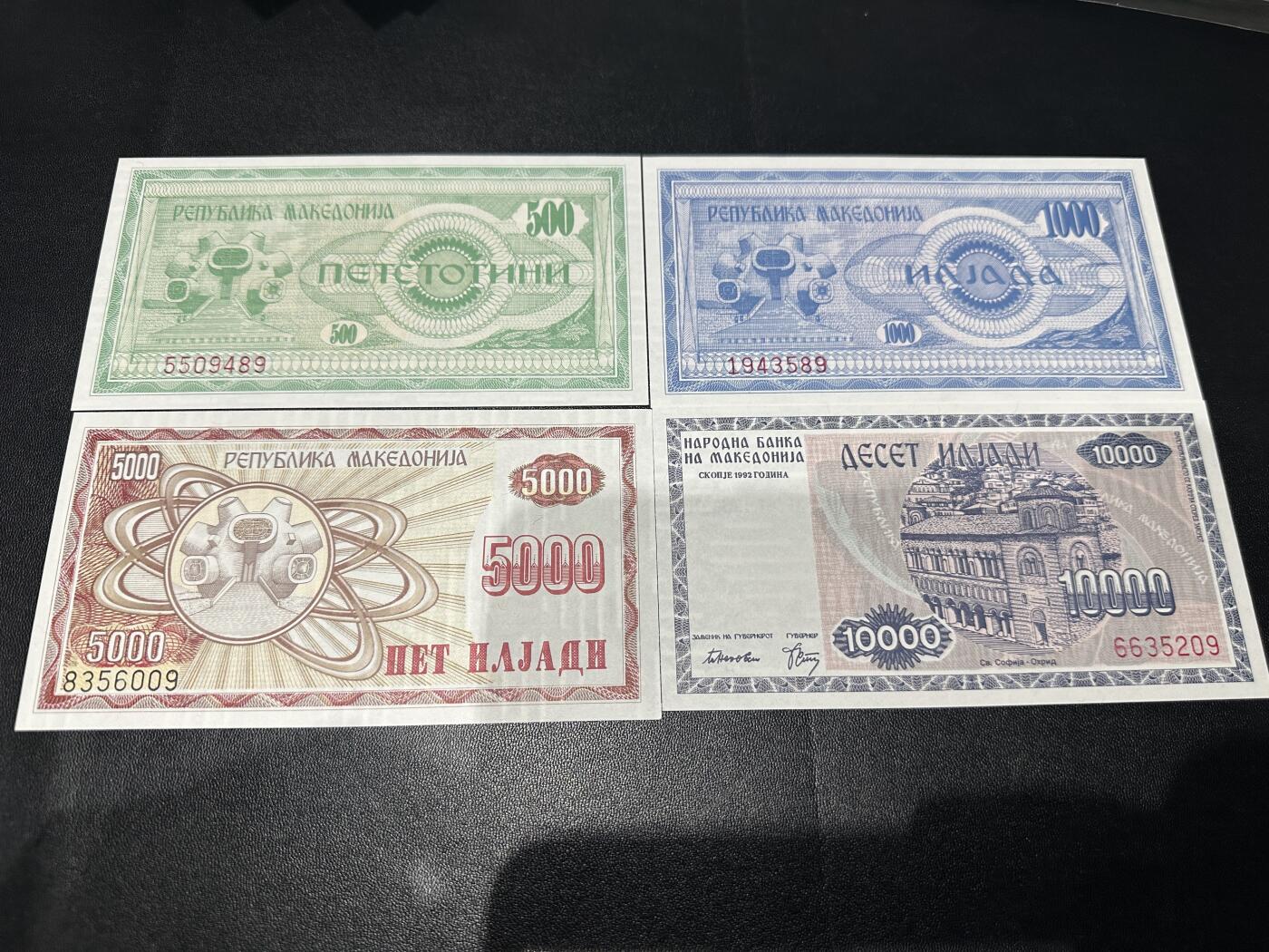 《外钞收藏家》第五百九十期（欧洲强钞、港币、硬通货及丰富裸币大拍场）（本平台长期征集拍品、欢迎藏友们联系合作） 马其顿500-1万 四张一起 全新UNC 全部是靓号尾9