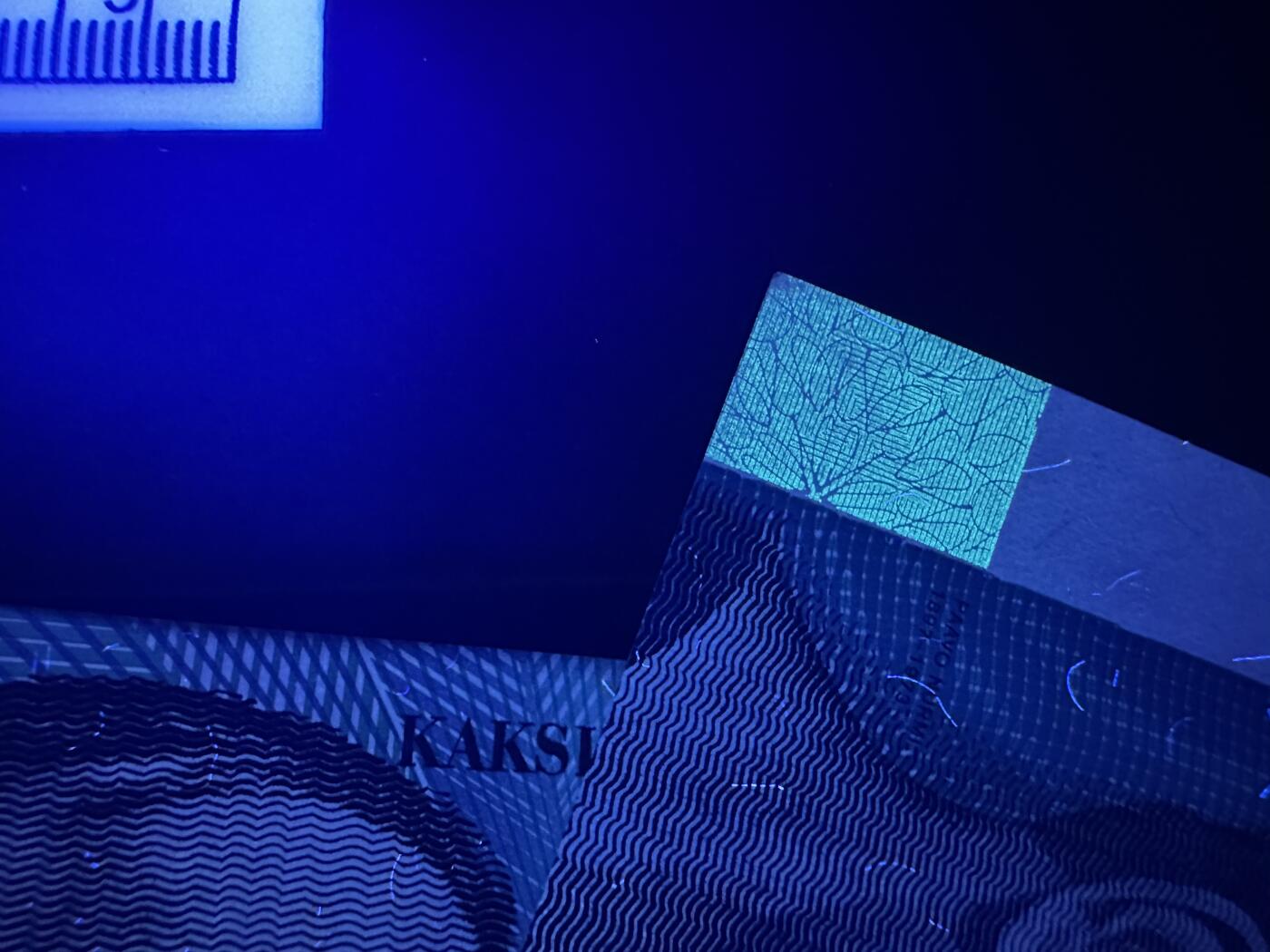 《外钞收藏家》第五百九十期（欧洲强钞、港币、硬通货及丰富裸币大拍场）（本平台长期征集拍品、欢迎藏友们联系合作） 意大利4张+芬兰2张 全新 但是芬兰10马克一个角不绝 全部是靓号尾8