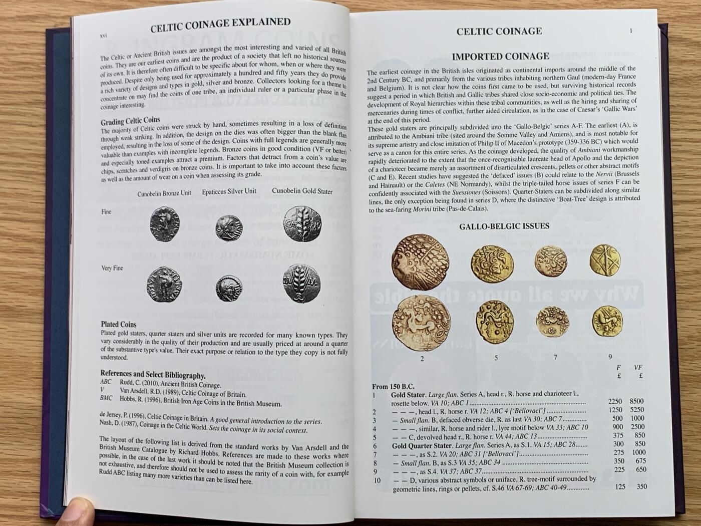 《竞宝斋》第444场 周日，周一，2场连拍 （全场包邮） 2025最新版英国钱币标准目录，完整收录英国从打制币到10进制前的钱币，英系藏家必备，PCGS和NGC官方参考目录，约1.15公斤。