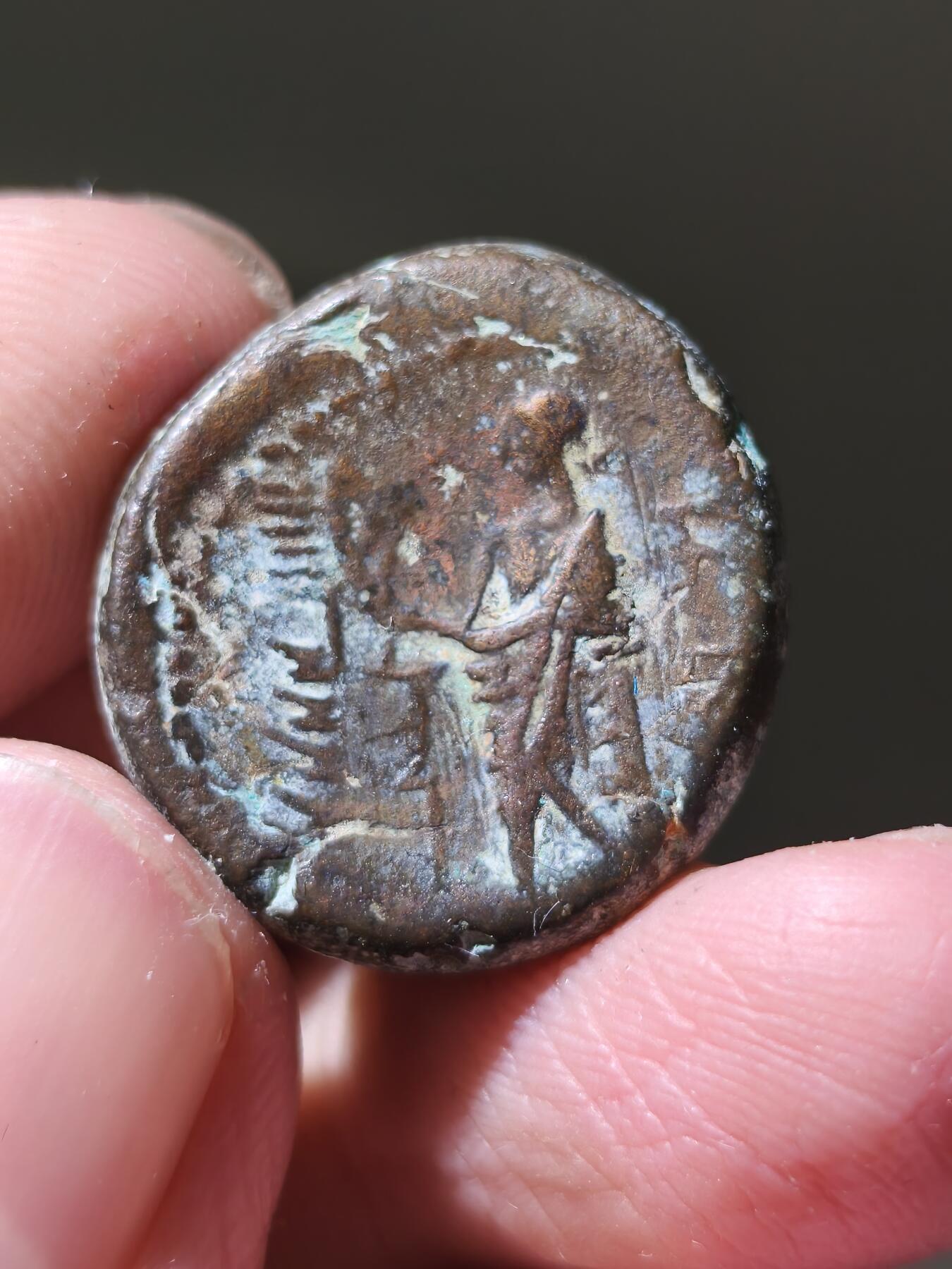 星盘世界钱币十二月六日古典币专场 希腊化腓尼基大铜币 10.33g披纱女王 贝勒尼基公主？ 约前2世纪 背面写有腓尼基文
