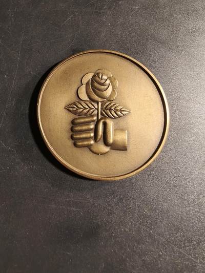 老王徽章第167期 - 沙勒罗瓦社会主义联盟纪念章     直径50mm.    重量47.6g