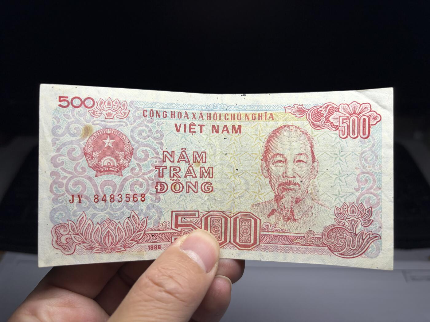 2025年集古藏今外币拍卖第十期-第10场—（总第290拍-纸币专场），本期拍完结算一次，发货时间2-3天，休息几天后继续新的一期拍卖。 1988年越南500盾