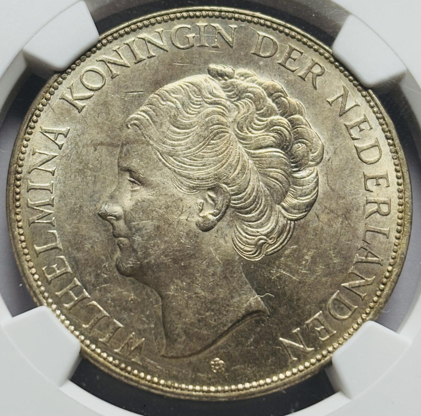 文馨钱币收藏第 283 场，【大雪鉴珍，寒英缀金】金银纪念币精品场，诚邀您的参与【长期接代拍品】 1931 年荷兰威廉明娜女王 2.5 盾大银币 NGC 评级 MS61 分，发丝人物形象惟妙惟肖，细节看图