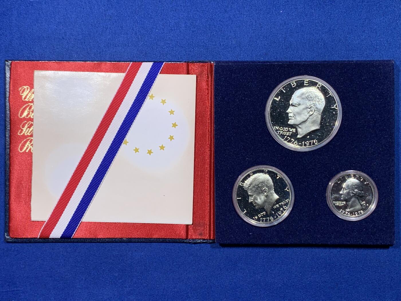 《竞宝斋》第444场 周日，周一，2场连拍 （全场包邮） 1776-1976美国建国200周年纪念 精制银套币 三枚装 经典品种 品相不错 细节见图