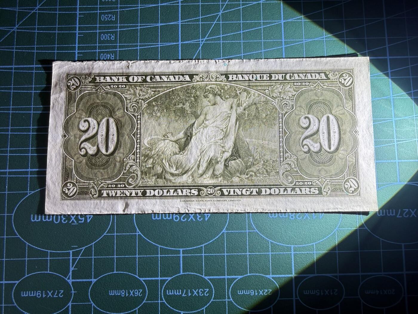 【炜奕收藏】，第五十二期 1937年加拿大20元，品相如图，边缘瑕疵，大面无折