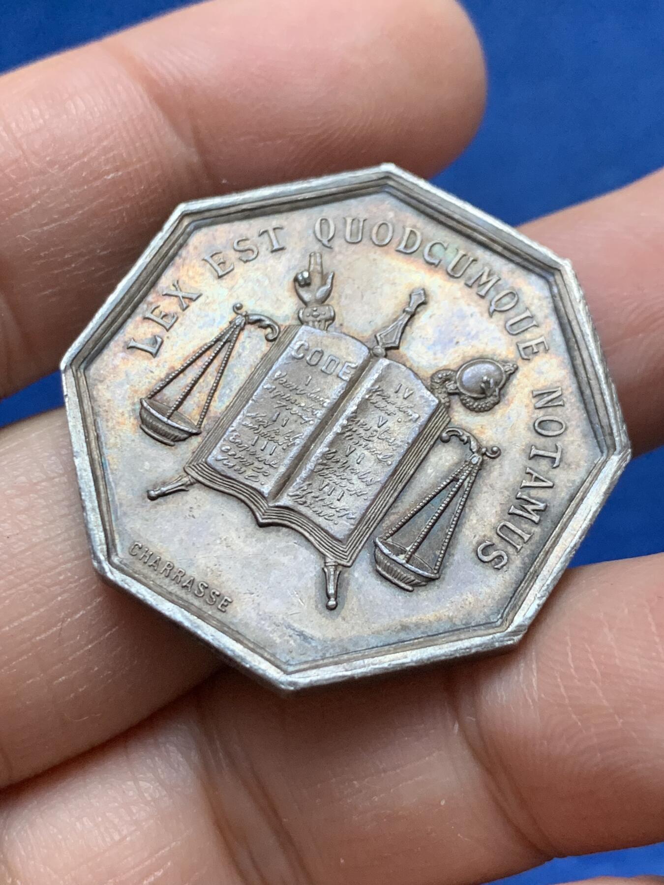 《竞宝斋》第444场 周日，周一，2场连拍 （全场包邮） 1860-1879年里昂公证人八角银质代币 32.8mm 15.9g 蜜蜂边铭 狮子皇冠