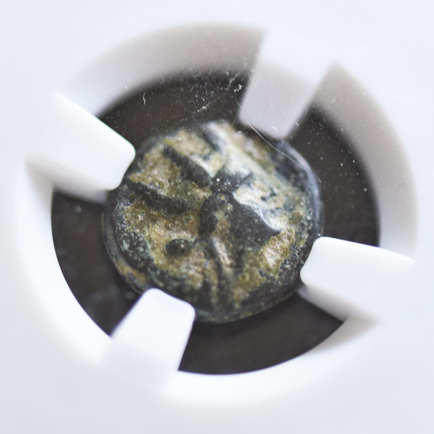 【良泉】【2025年最后一场】12月18日晚19.30点开拍！188组【直播场】西方古代钱币、丝路杂项、印章！  【藏家出品B】公元前88-40年，古希腊弗里几亚地区，阿帕梅亚城打制，提喀女神/萨堤尔-玛尔叙阿斯吹笛，铜币，4.47克