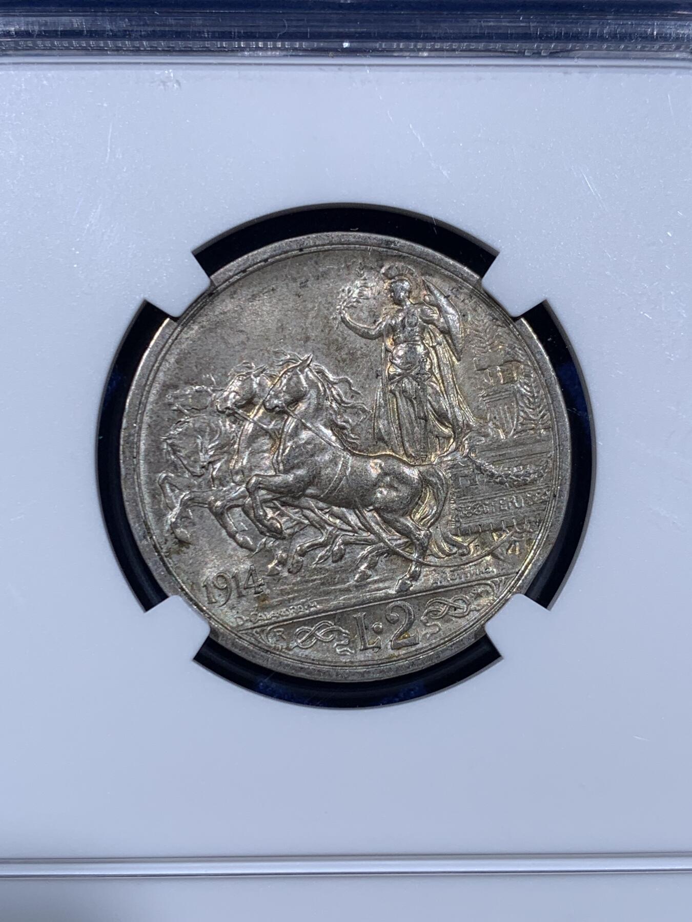 《竞宝斋》第444场 周日，周一，2场连拍 （全场包邮） NGC MS63 意大利 1914年 马车 2里拉 银币 意大利经典品种 全世界最美钱币之一 老包浆 标准品