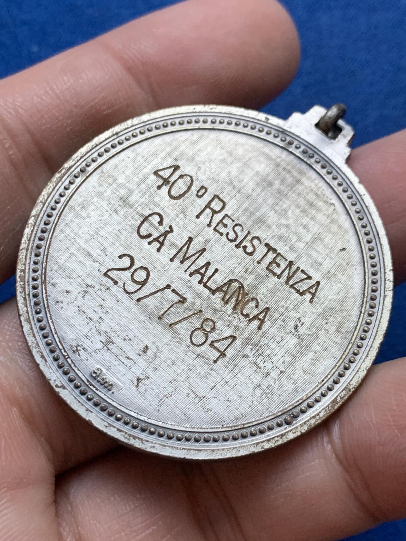 《竞宝斋》第444场 周日，周一，2场连拍 （全场包邮） 意大利抵抗运动纪念章 带环重约26.5克 42.4mm