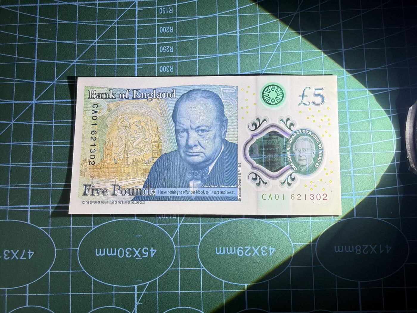 【炜奕收藏】，第五十二期 2024年英国5镑，查尔斯头像，UNC品相，CA01首发冠号码无47