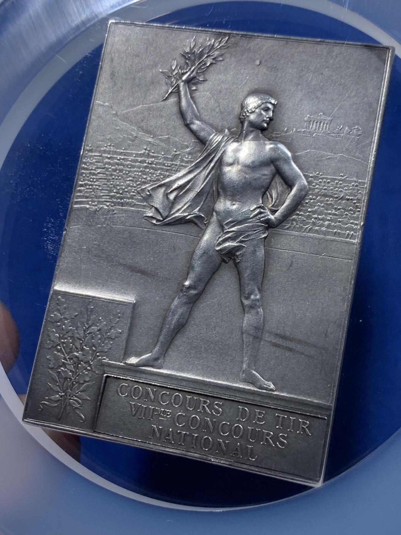 《竞宝斋》第444场 周日，周一，2场连拍 （全场包邮） NGC MS62 法国1900全国射击比赛镀银铜质方章 42*60mm 加大盒