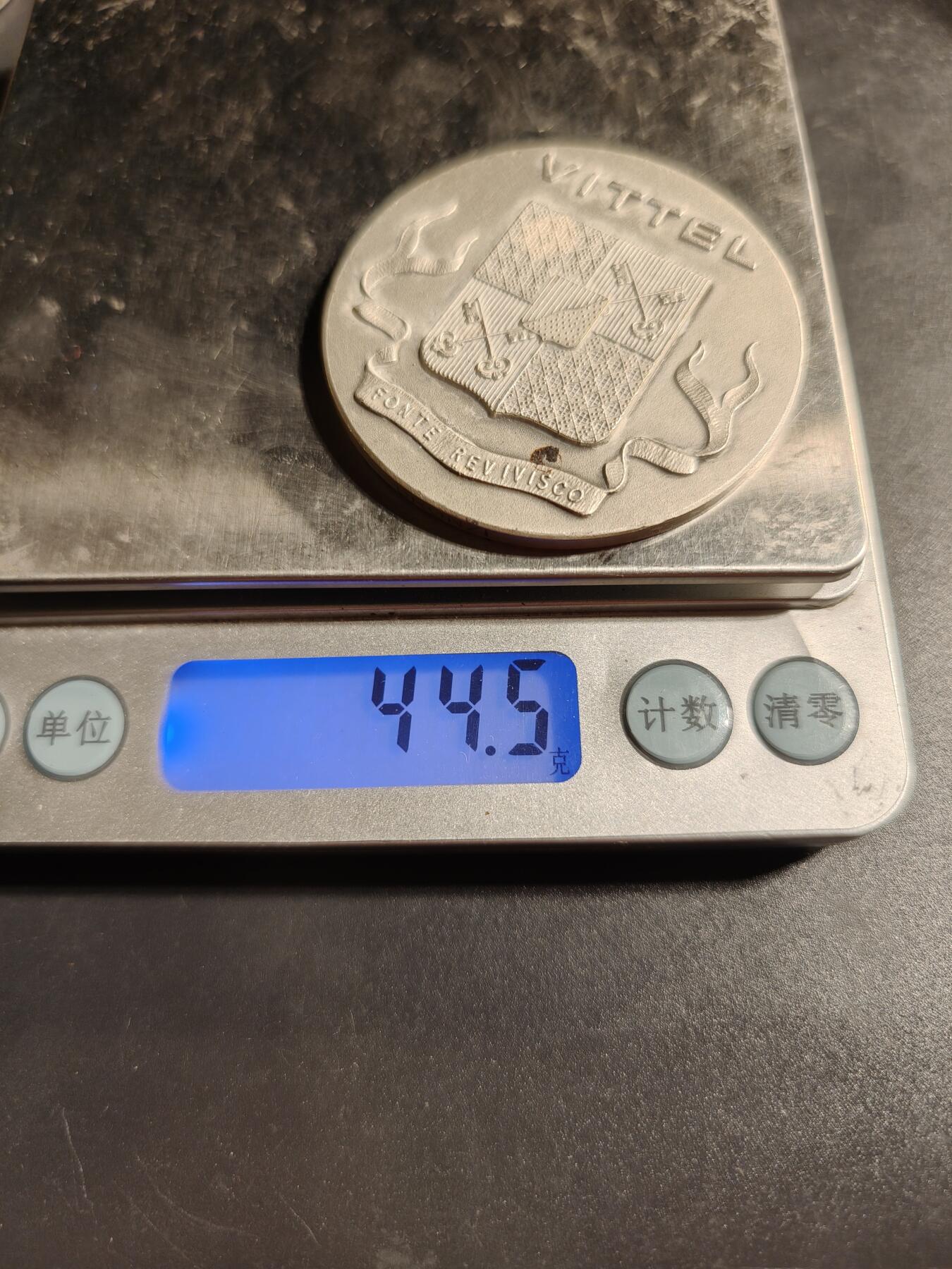 老王徽章第167期 法国维泰尔市镀银大铜章     直径50mm.    重量44.5g