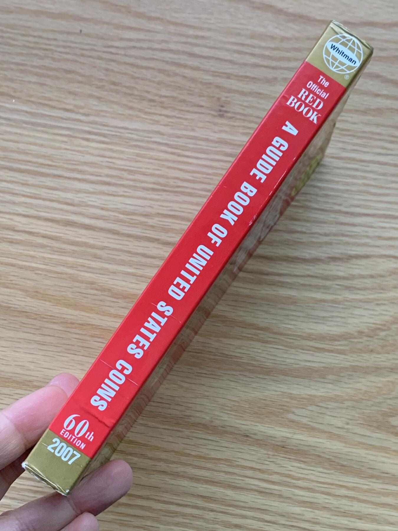 《竞宝斋》第444场 周日，周一，2场连拍 （全场包邮） 2007年美国官方红皮书 硬币收藏领域的权威参考工具书 钱币目录 414页 细节见图 重达1斤