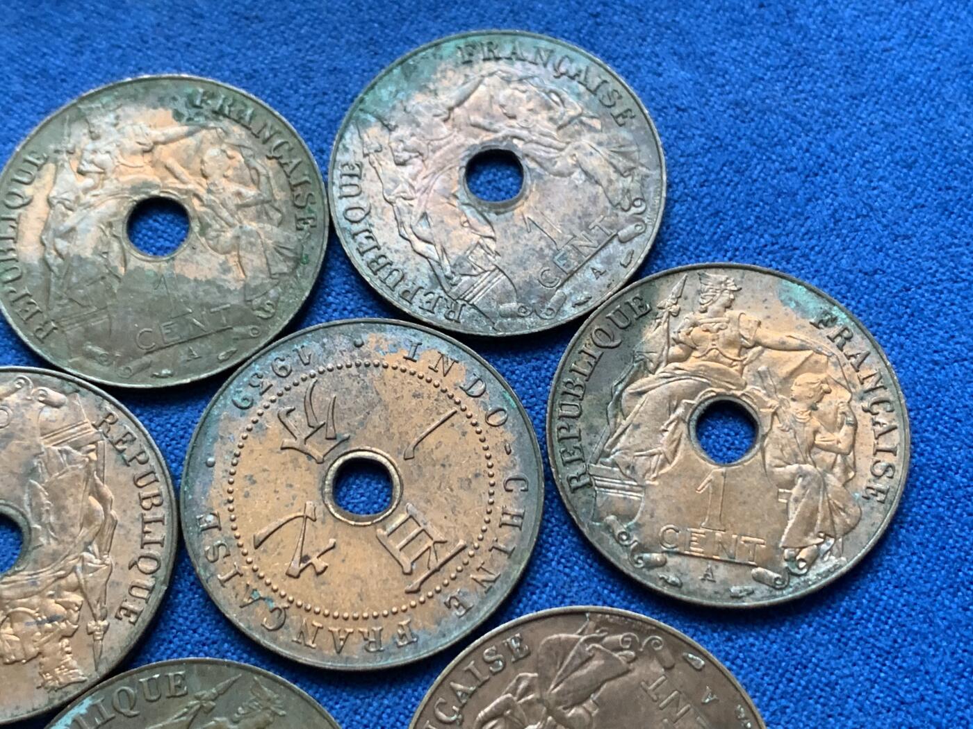 《竞宝斋》第444场 周日，周一，2场连拍 （全场包邮） 十枚一组 法属印支1926年-1939年百分之一中孔铜币