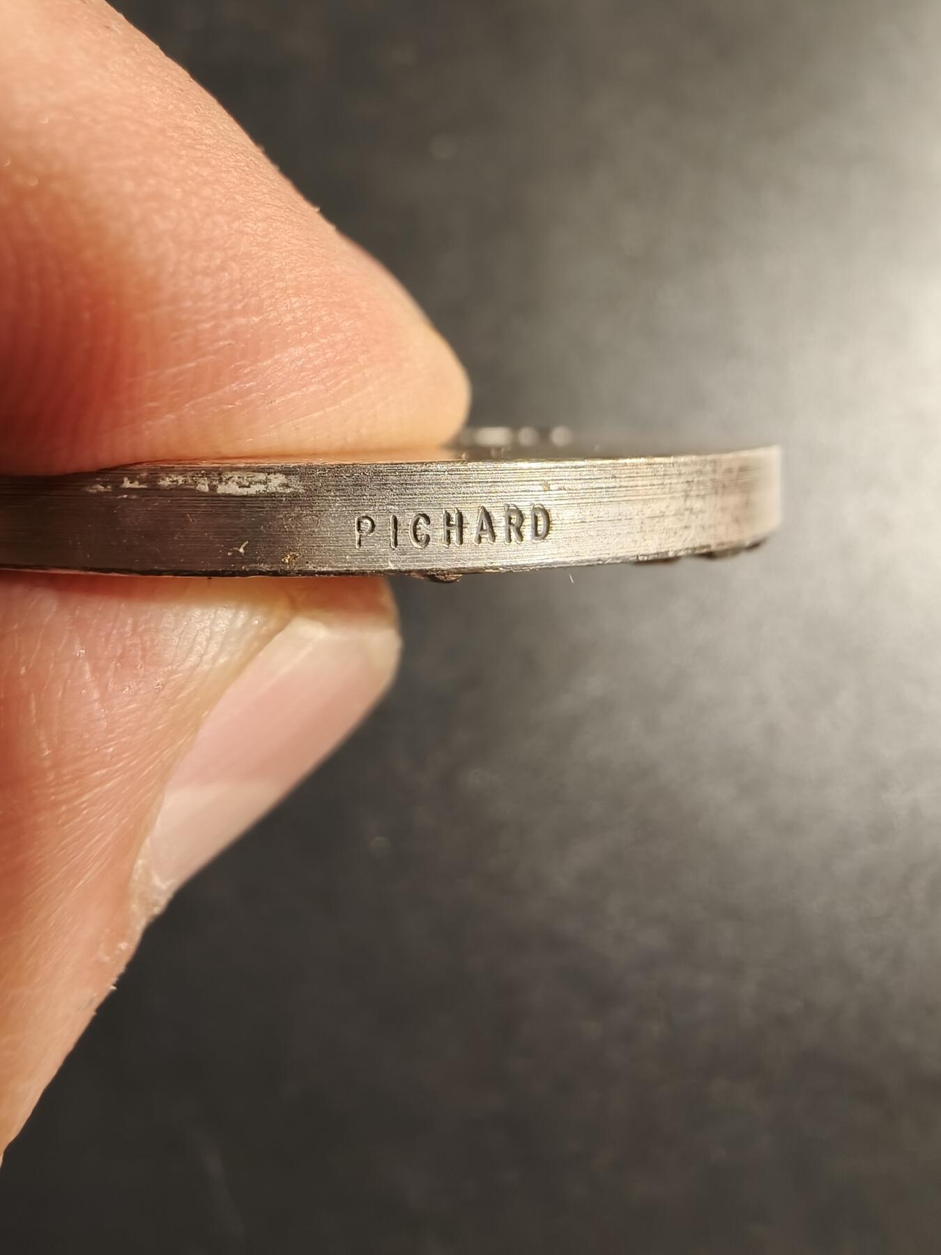 老王徽章第167期 法国法国圣西尔苏卢瓦尔市镀银大铜章      直径51mm.    重量72.1g