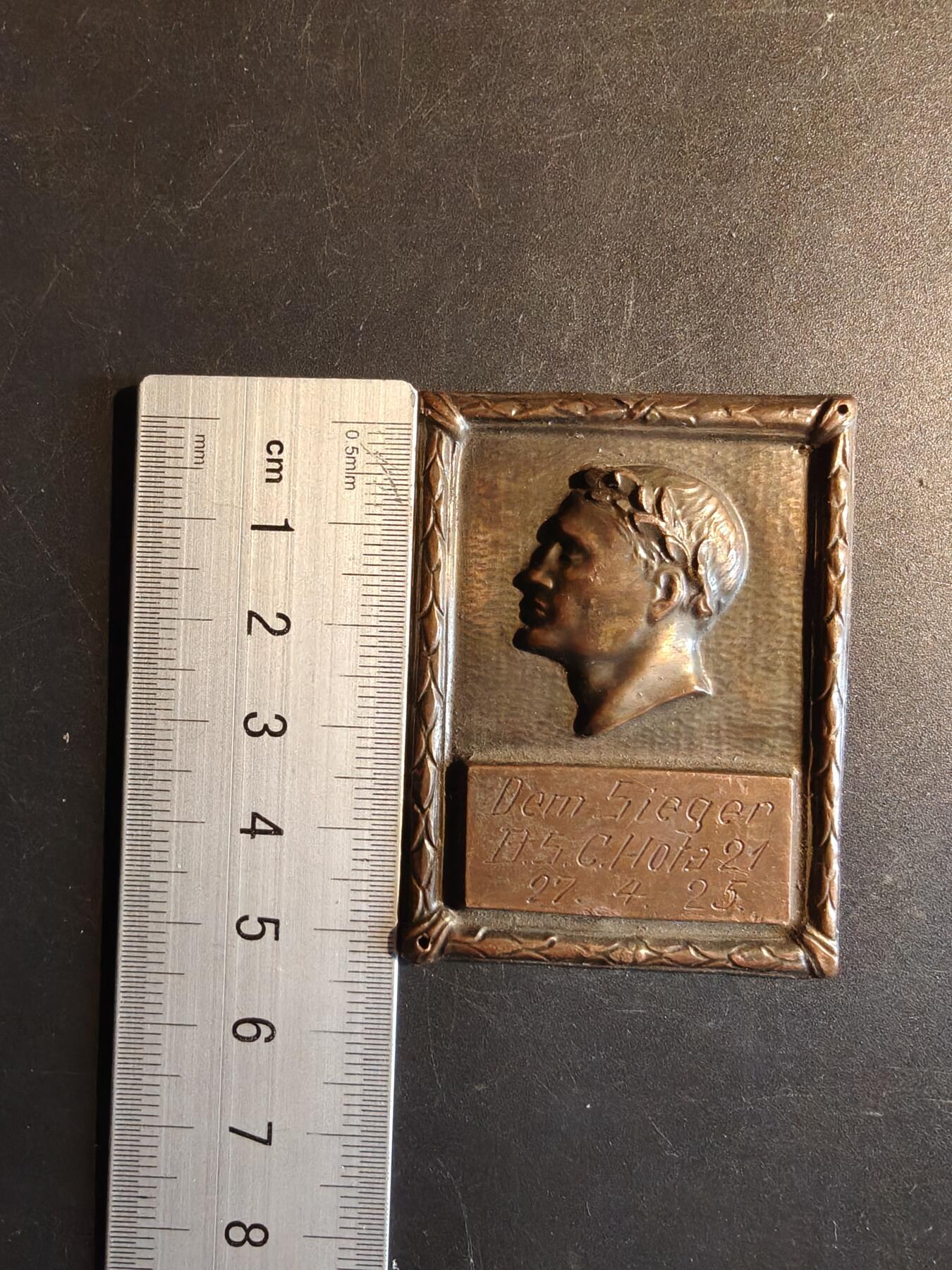 老王徽章第167期 瑞典长跑竞赛方形铜章     尺寸41×53mm.    重量43.8g