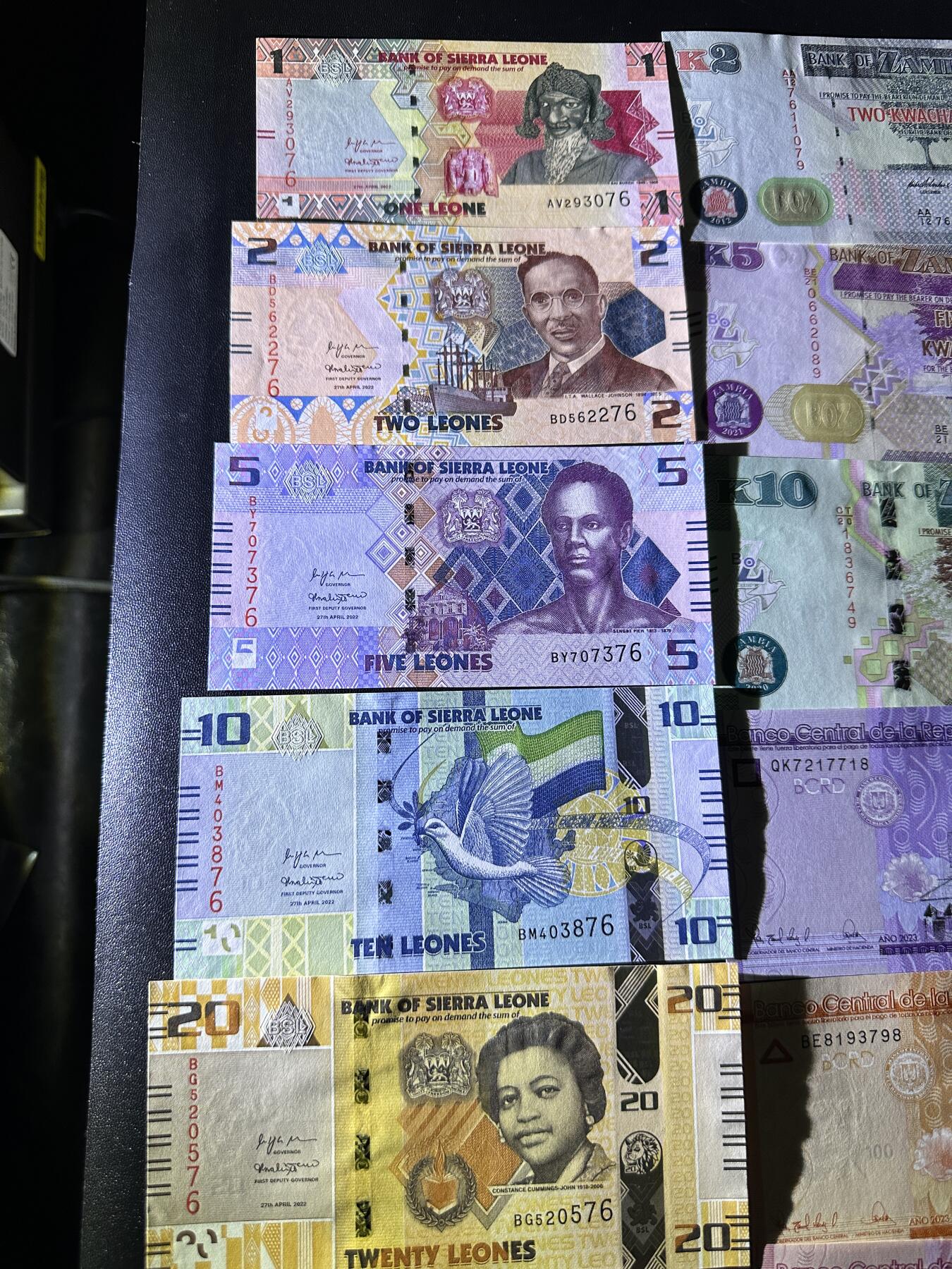 《外钞收藏家》第五百九十期（欧洲强钞、港币、硬通货及丰富裸币大拍场）（本平台长期征集拍品、欢迎藏友们联系合作） 塞拉利昂、赞比亚、多米尼加、汤加、特里达尼亚和多巴哥 五个国家19张一起 全新UNC