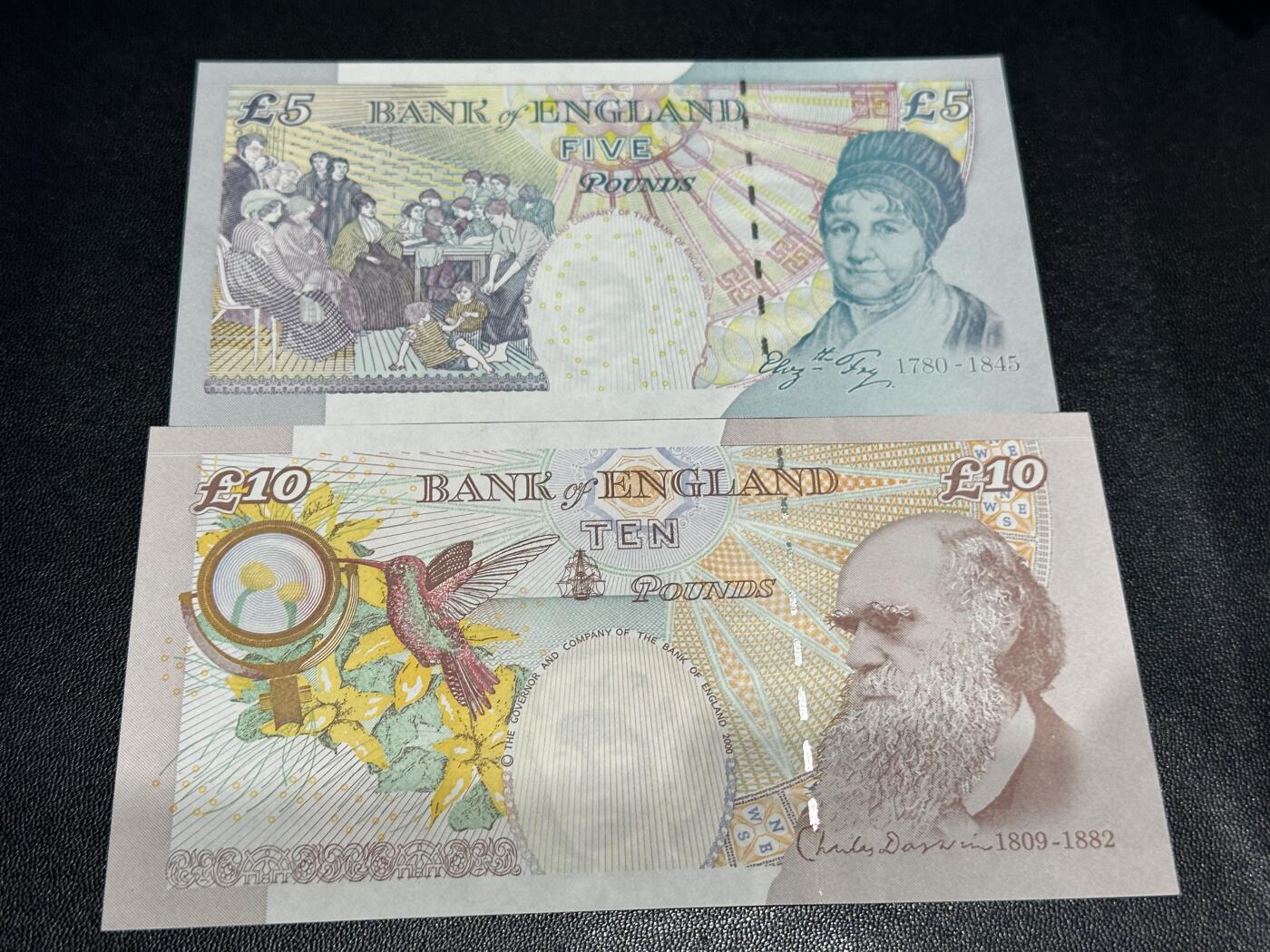 《外钞收藏家》第五百九十期（欧洲强钞、港币、硬通货及丰富裸币大拍场）（本平台长期征集拍品、欢迎藏友们联系合作） 英国E序列5和10镑 2张一起 全新UNC 全部是靓号尾1 但10镑有轻微潮点