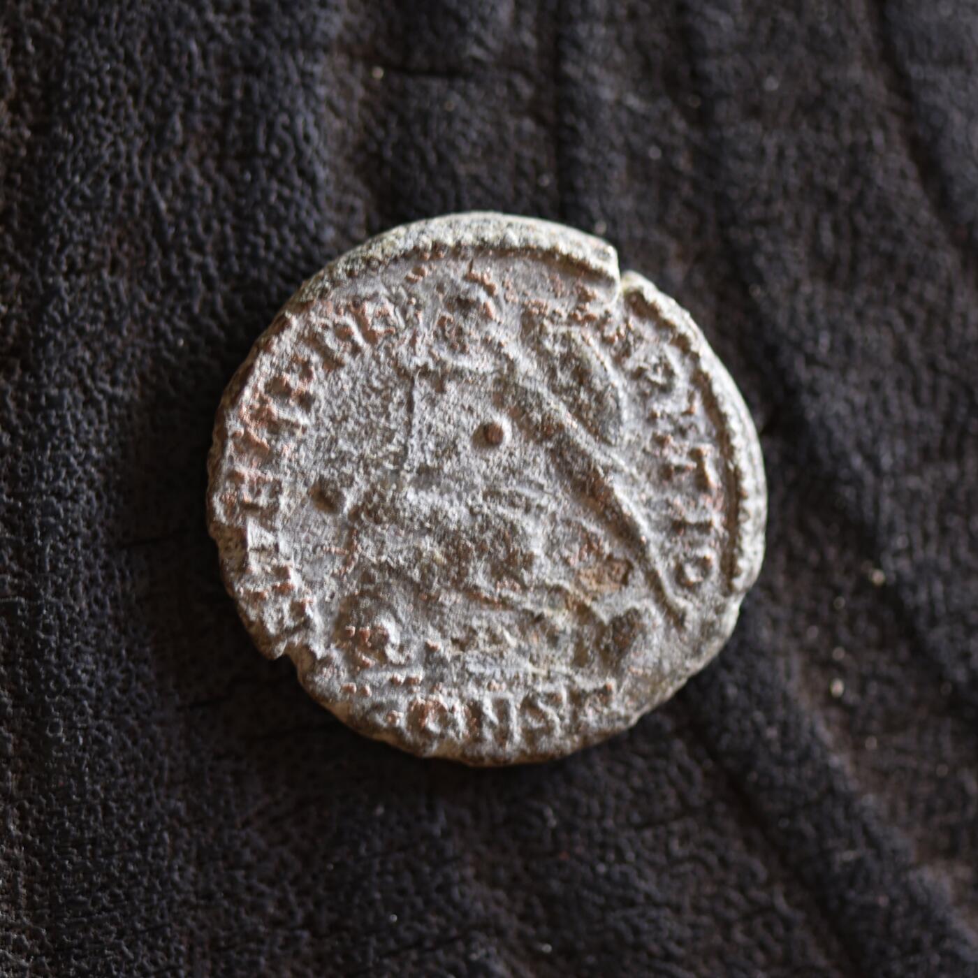 【良泉】【2025年最后一场】12月18日晚19.30点开拍！188组【直播场】西方古代钱币、丝路杂项、印章！  【藏家出品B】公元337-361年，古罗马帝国，君士坦提乌斯二世，君士坦丁堡造币厂，2.57克