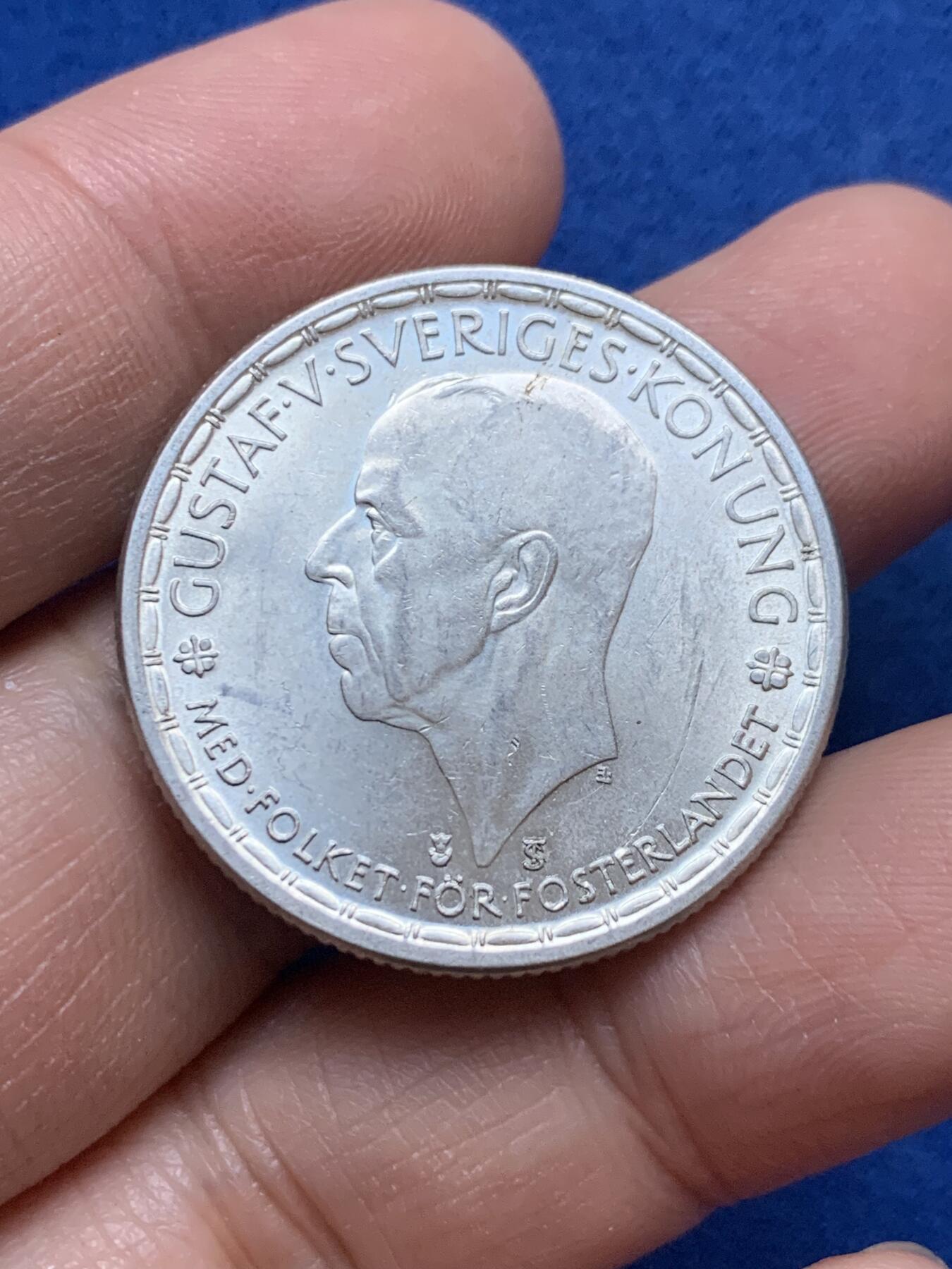 《竞宝斋》第444场 周日，周一，2场连拍 （全场包邮） 两枚一组 瑞典1950年古斯塔夫五世2克朗银币 UNC品相 400银 每枚14g