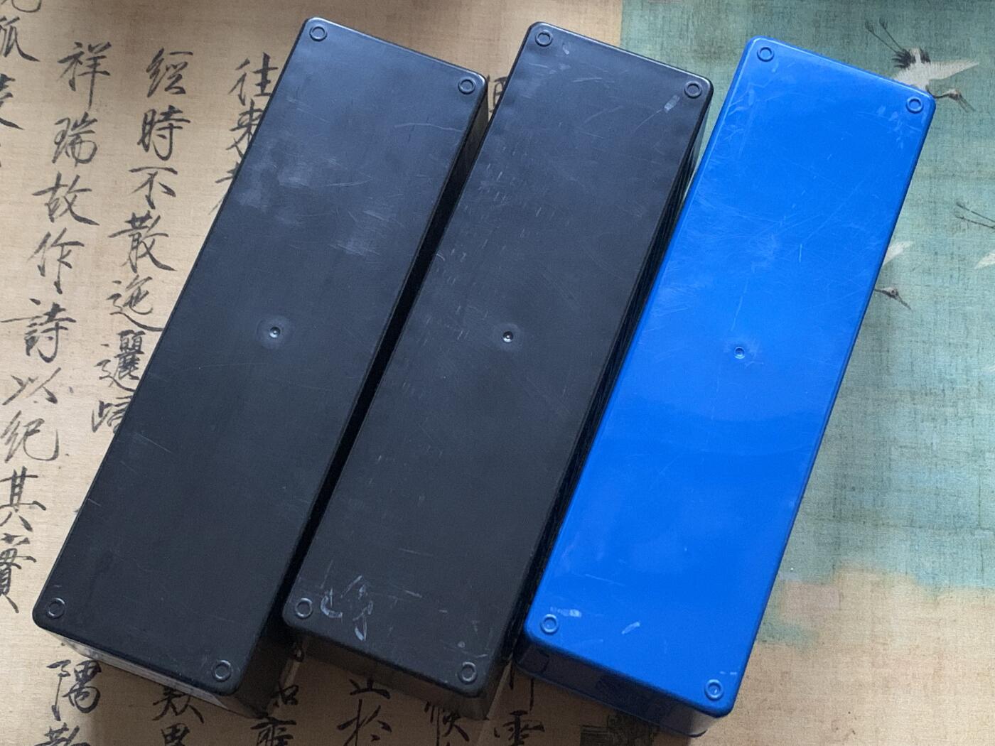 《竞宝斋》第444场 周日，周一，2场连拍 （全场包邮） PCGS官网收纳盒三个，两黑一蓝，每盒可收纳20枚PCGS评级币。