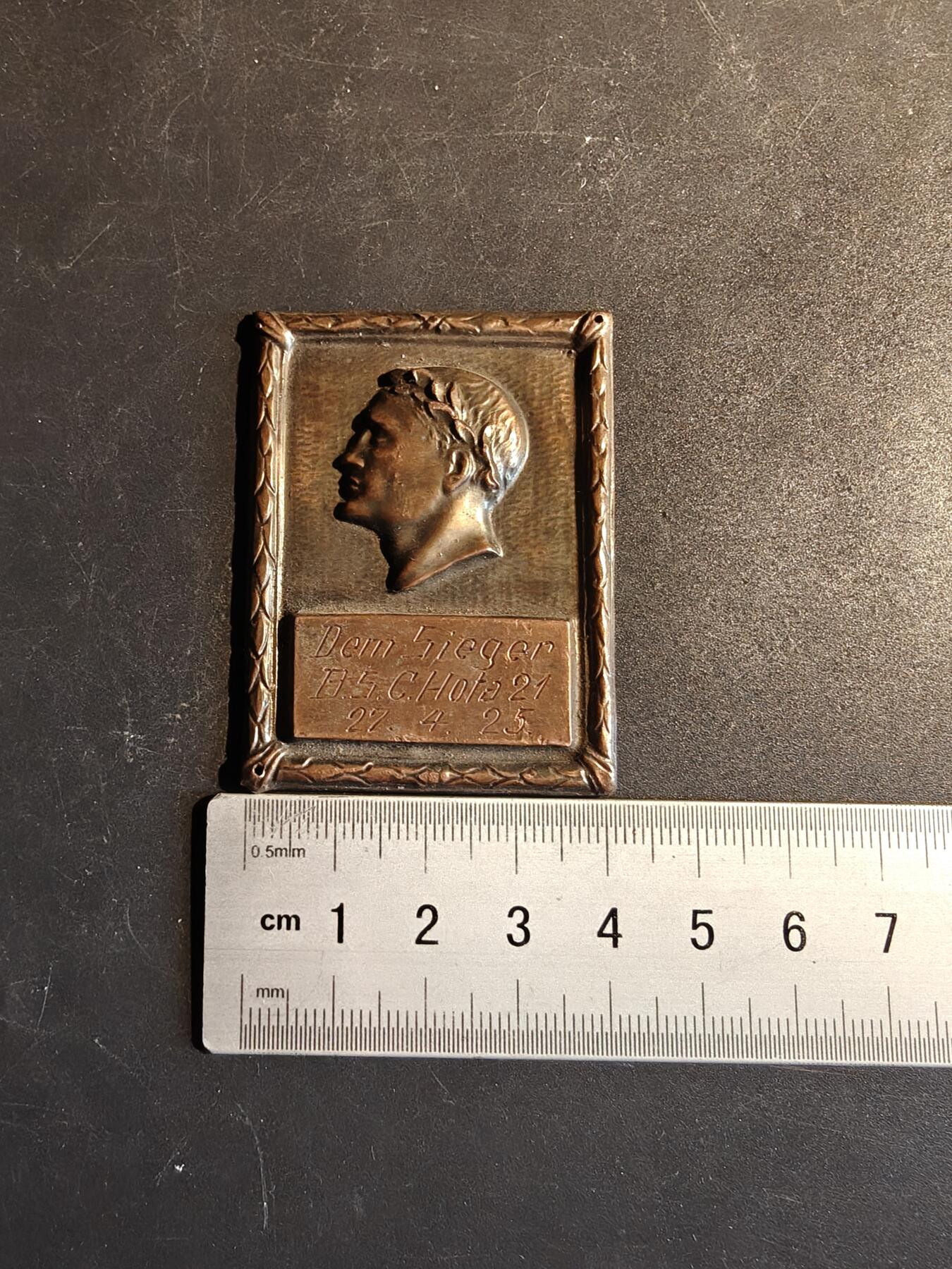 老王徽章第167期 瑞典长跑竞赛方形铜章     尺寸41×53mm.    重量43.8g