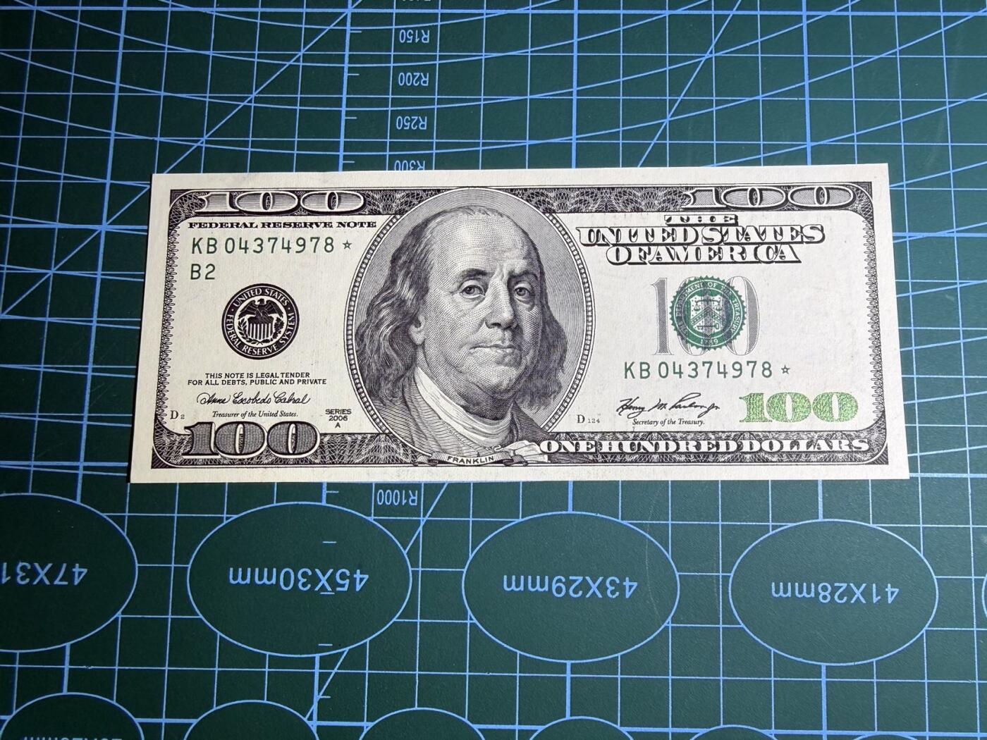 【炜奕收藏】，第五十二期 2006年美国100美元，UNC品相，补号