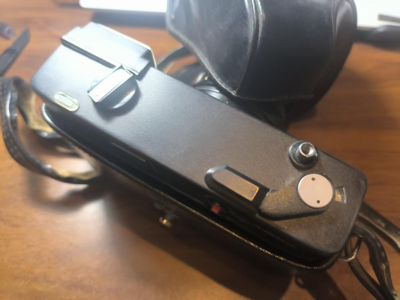 罗岚⭐新藏⭐特惠专拍第一场-分享拍场赚佣 70-80年代HUQIU 35-1 EE 老相机，带38mm，2.8光圈摄像头，适合出造型，收藏，摆件，功能未测试