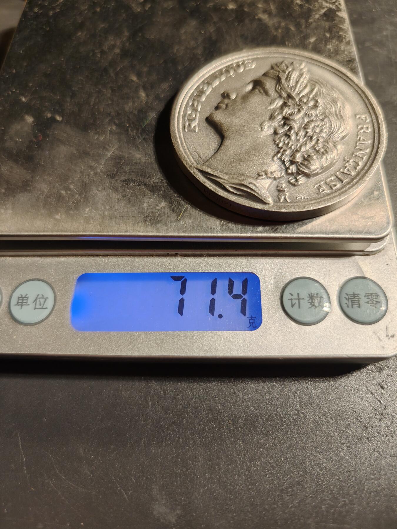 老王徽章第167期 法国鲁昂国民议会镀银大铜章    直径51mm.    重量71.4g