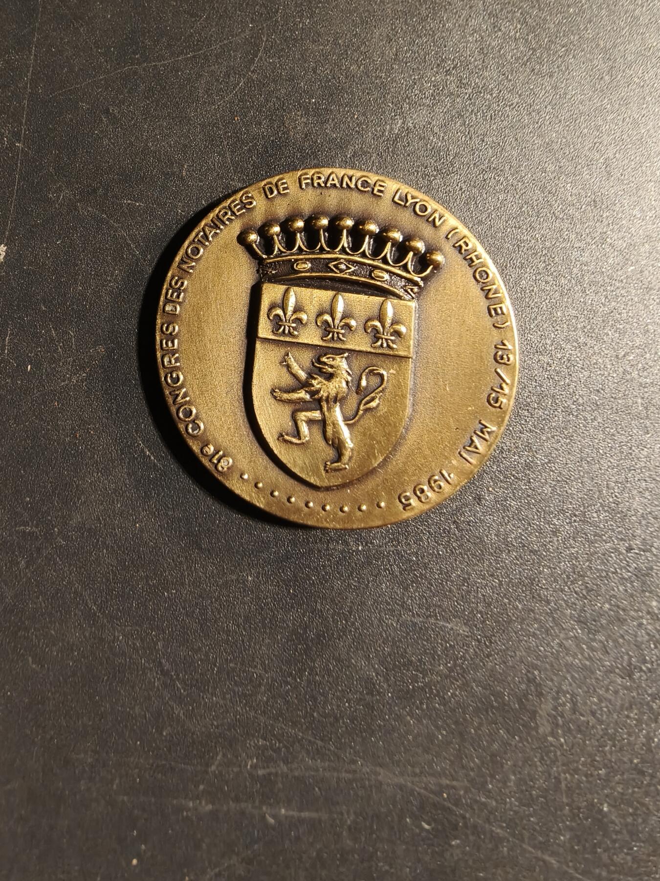 老王徽章第167期 法国1985年里昂公证人大会纪念章     直径33mm.    重量15.4g