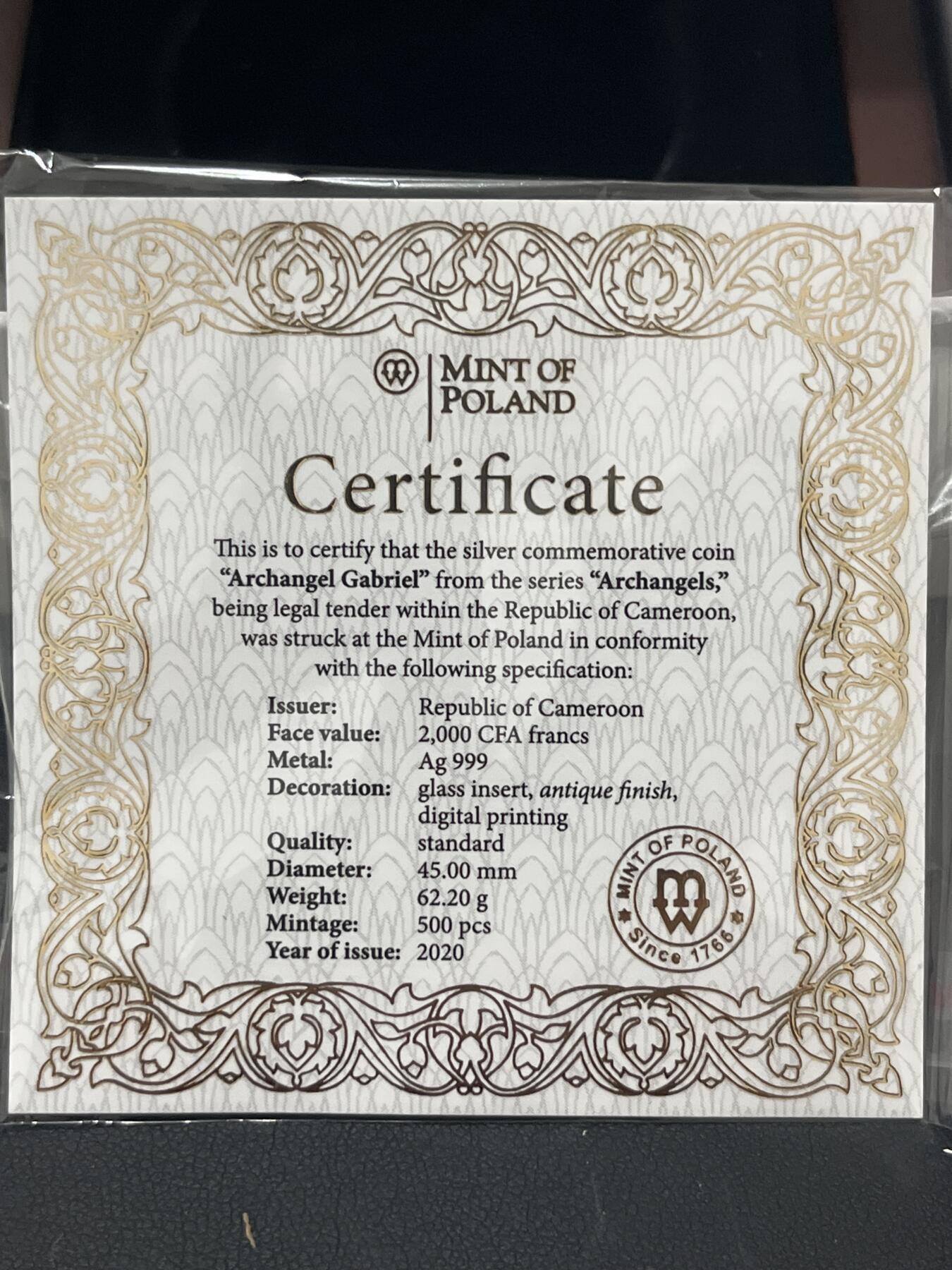 ❤️【币观天下】❤️ 第333期钱币拍卖- 2025.12.5周五晚上6点半场-长期征集拍品 喀麦隆天使系列首枚天使加百列镶嵌玻璃2盎司仿古银币，盒证齐全，ngc70