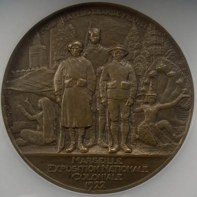 掌中浮雕-藏着的欧洲第044场 - NGC MS63 : 1922年法国马赛全球殖民大会实发奖章，67mm，背面签名为阴刻