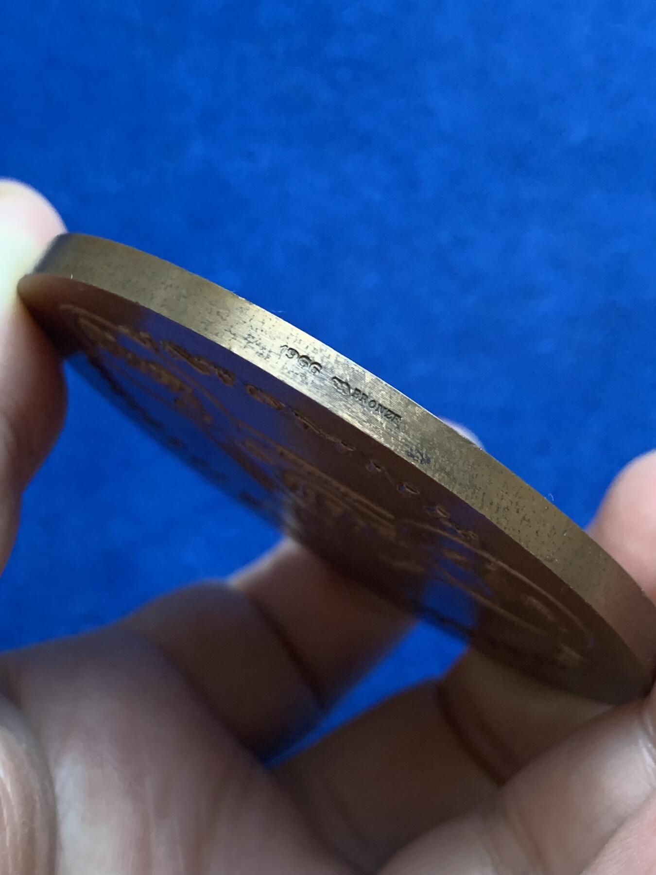 《竞宝斋》第444场 周日，周一，2场连拍 （全场包邮） 法国天主教哲学家雅克·马里旦纪念章 137.5克 67.5mm 1966 丰饶角铜标