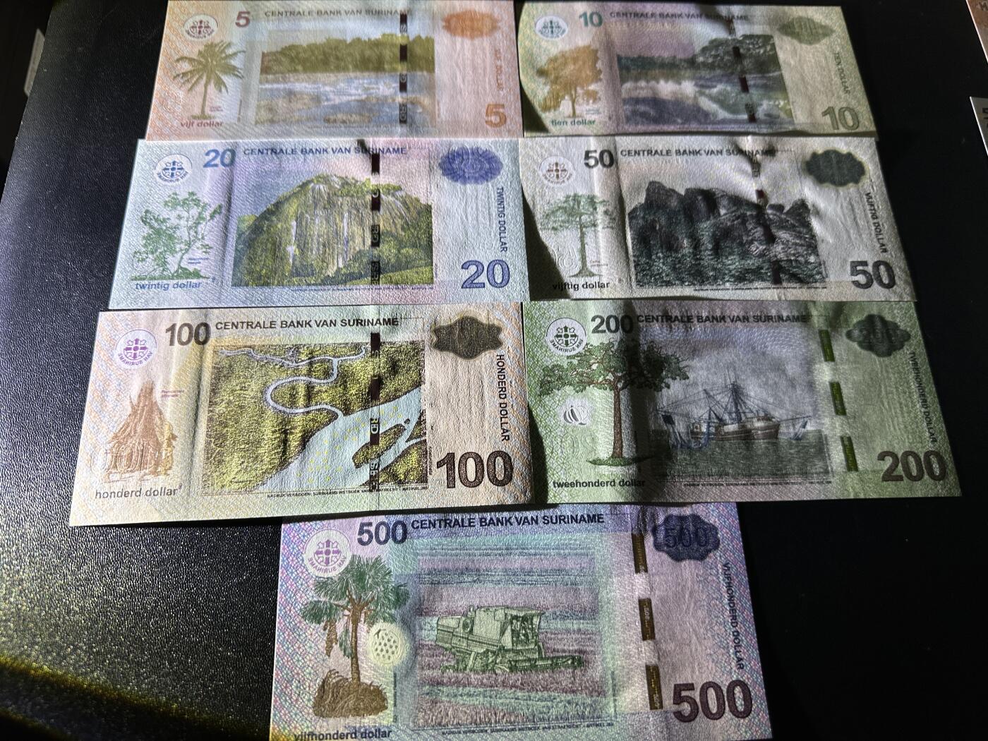 《外钞收藏家》第五百九十期（欧洲强钞、港币、硬通货及丰富裸币大拍场）（本平台长期征集拍品、欢迎藏友们联系合作） 马达加斯加和布隆迪2套纸币一起 全新UNC 分别是尾3和6