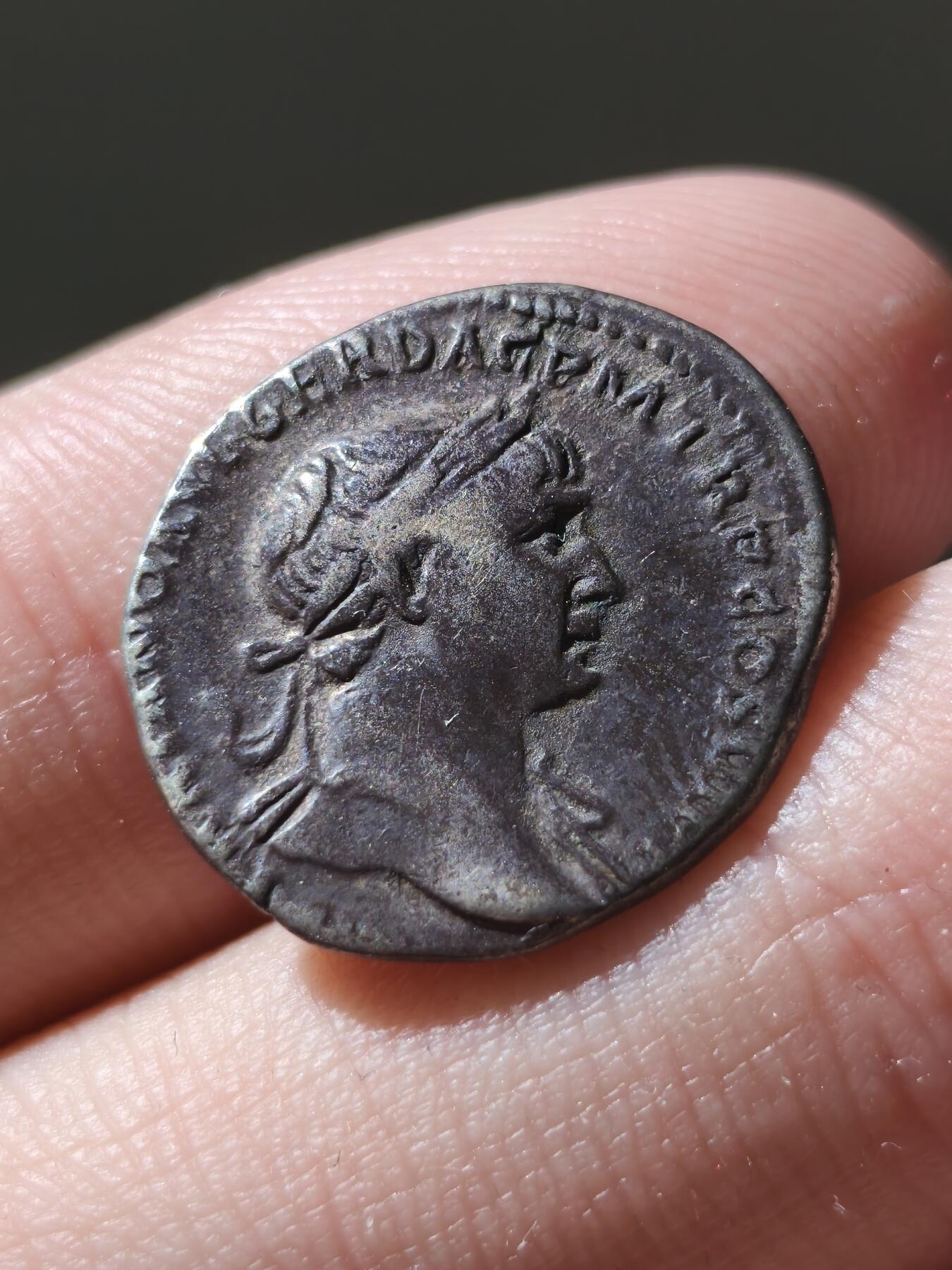 星盘世界钱币十二月六日古典币专场 古罗马帝国 图拉真 狄纳里银币 公元112-114年打制，品相很不错，带有黑色包浆，风格很好