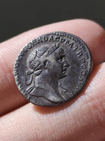 星盘世界钱币十二月六日古典币专场（流感中招了，推迟一周12.13拍） - 古罗马帝国 图拉真 狄纳里银币 公元112-114年打制，品相很不错，带有黑色包浆，风格很好