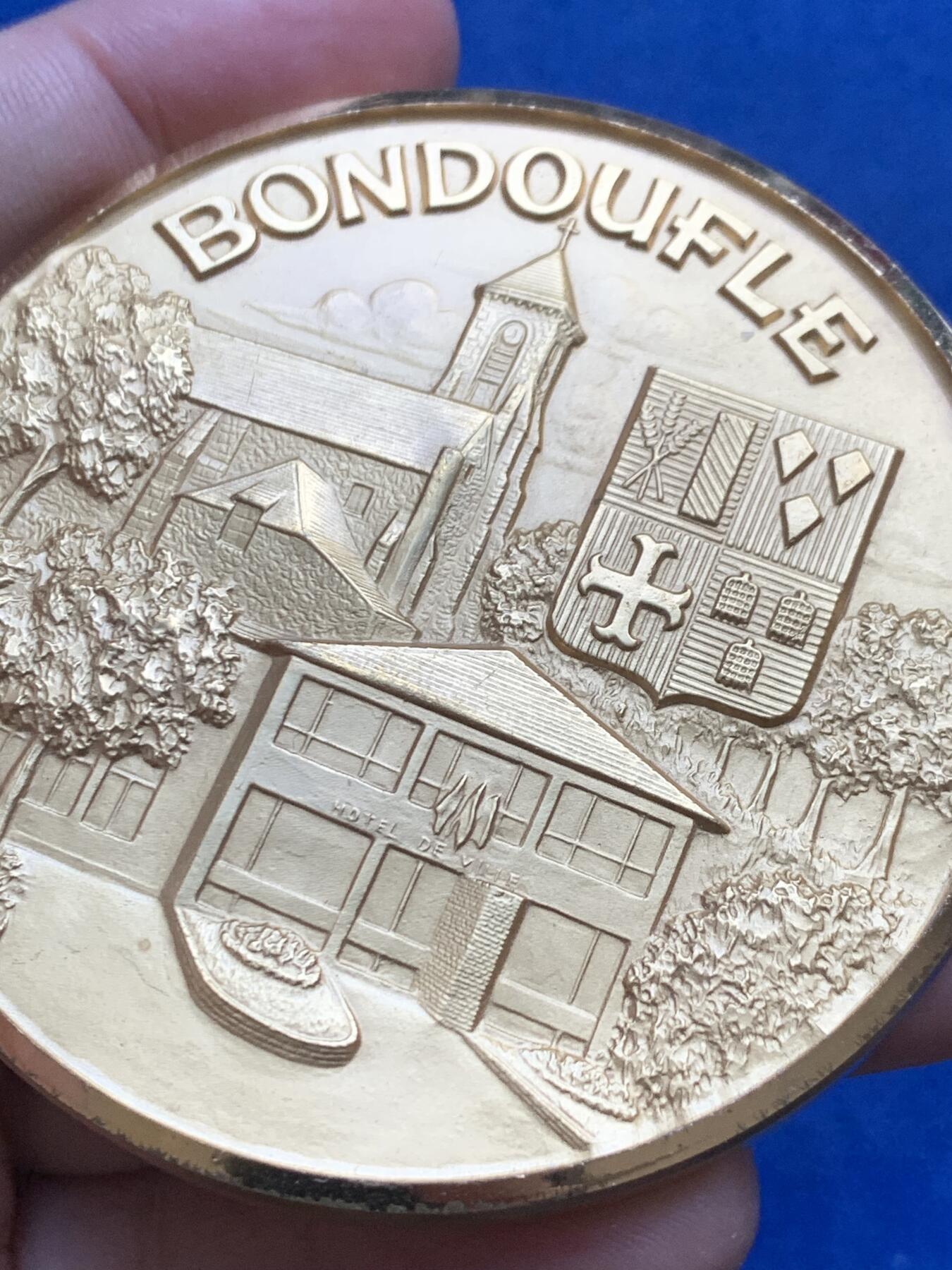 《竞宝斋》第444场 周日，周一，2场连拍 （全场包邮） 法国城市市政镀金纪念章 175.9克 69.6mm