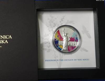 ❤️【币观天下】❤️ 第333期钱币拍卖- 2025.12.5周五晚上6点半场-长期征集拍品 - 喀麦隆2018年, 摩西·达扬 至理名言-“自由是灵魂的氧气”, 2盎司,高浮雕,正反全景自由女神,3D激光磨砂,彩虹彩色,精制银币. 盒证全. 漂亮超高颜值！国外售价295欧元