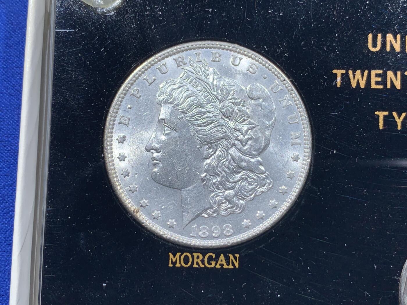 《竞宝斋》第444场 周日，周一，2场连拍 （全场包邮） 美国1美元套装，含1898年摩根，1922年和平鹰银币及3枚1美元镍币，细节见图。