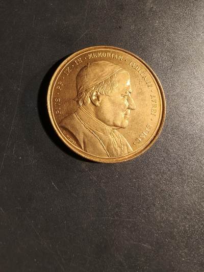 老王徽章第167期 - 梵蒂冈教宗庇护九世纪念章      直径38mm.    重量23.5g