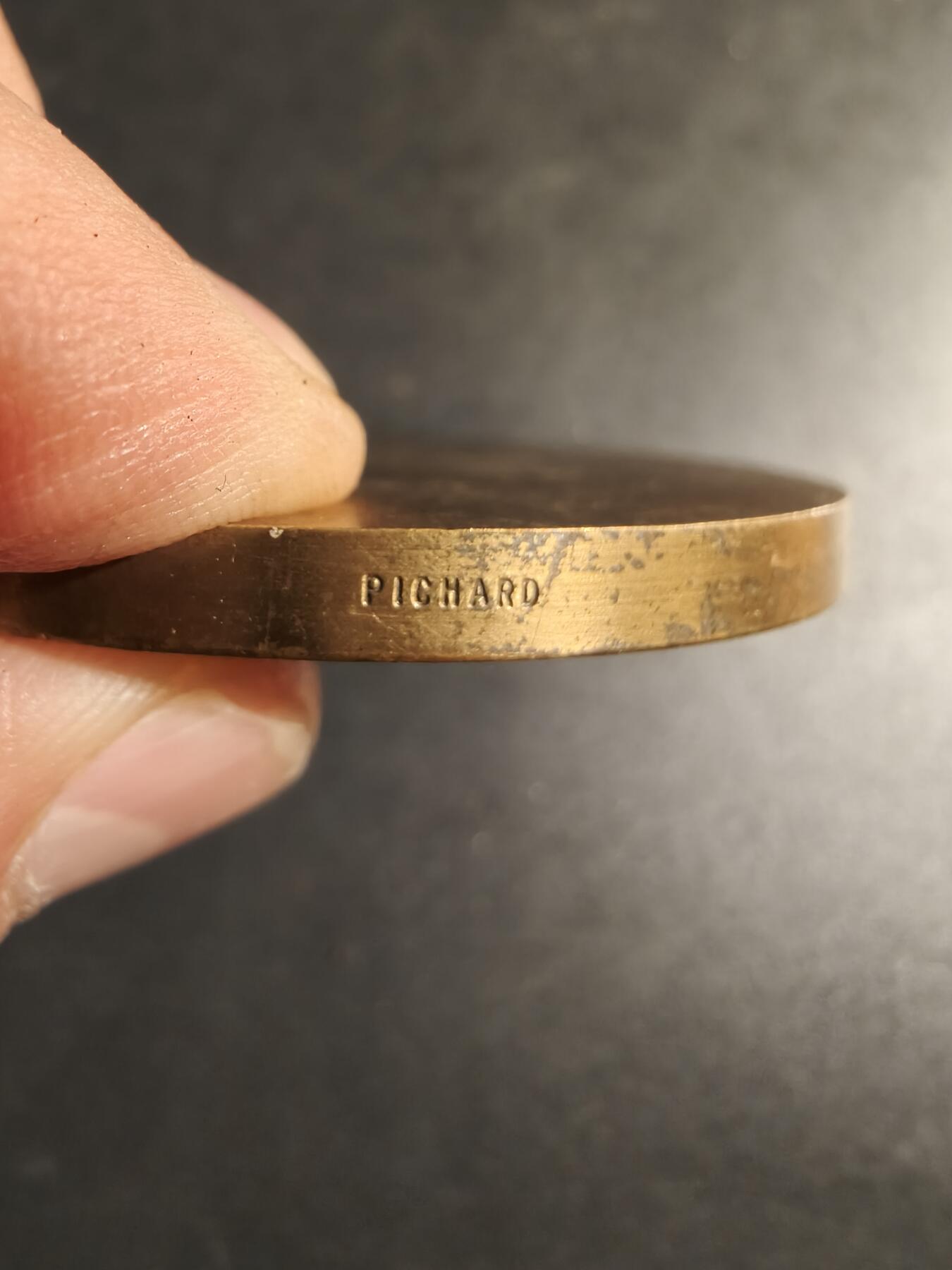 老王徽章第167期 法国维特尔斯海姆市大铜章     直径66mm.    重量150.9g