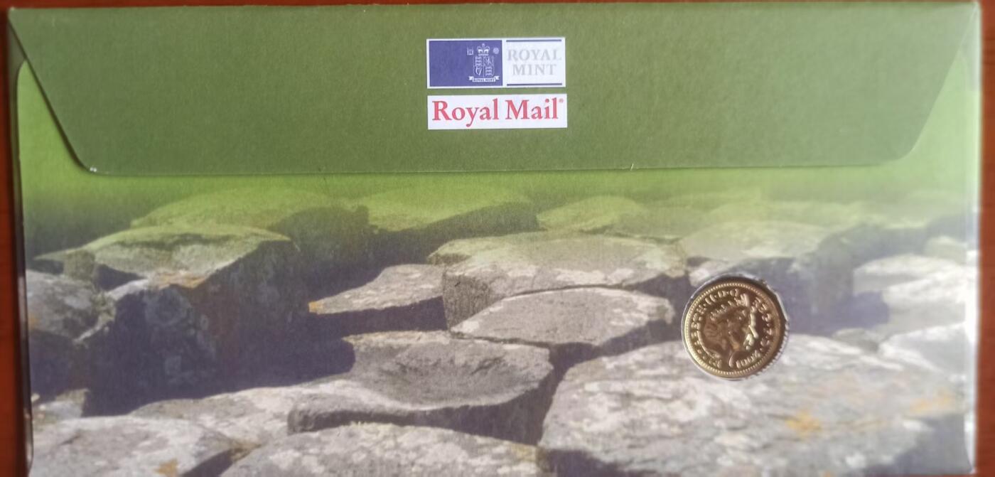 ❤️【币观天下】❤️ 第333期钱币拍卖- 2025.12.5周五晚上6点半场-长期征集拍品 英国2001年一镑北爱凯尔特项圈邮币封