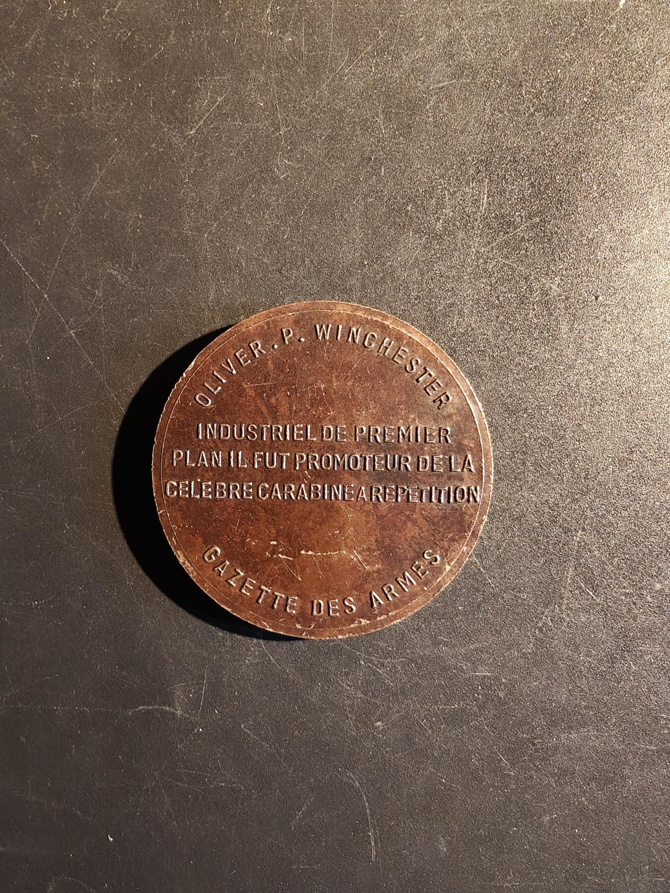 老王徽章第167期 法国《武器公报》纪念菲利普•温彻斯特纪念章      他是著名温彻斯特连发步枪的推广者     直径46mm.    重量59.1g