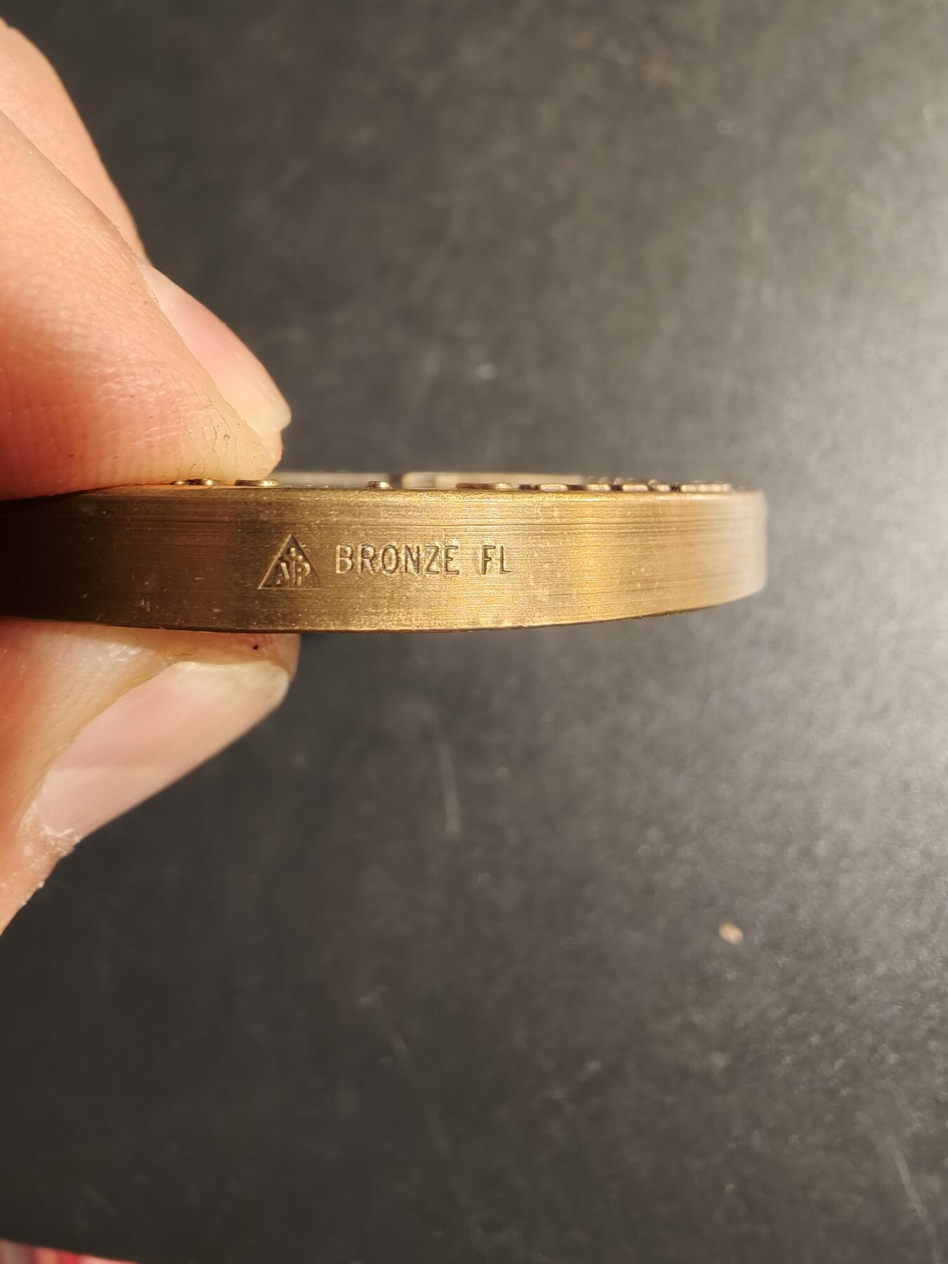 老王徽章第167期 法国昂热陆地武器局动态测试中心大铜章      直径64mm.   重量146.8g