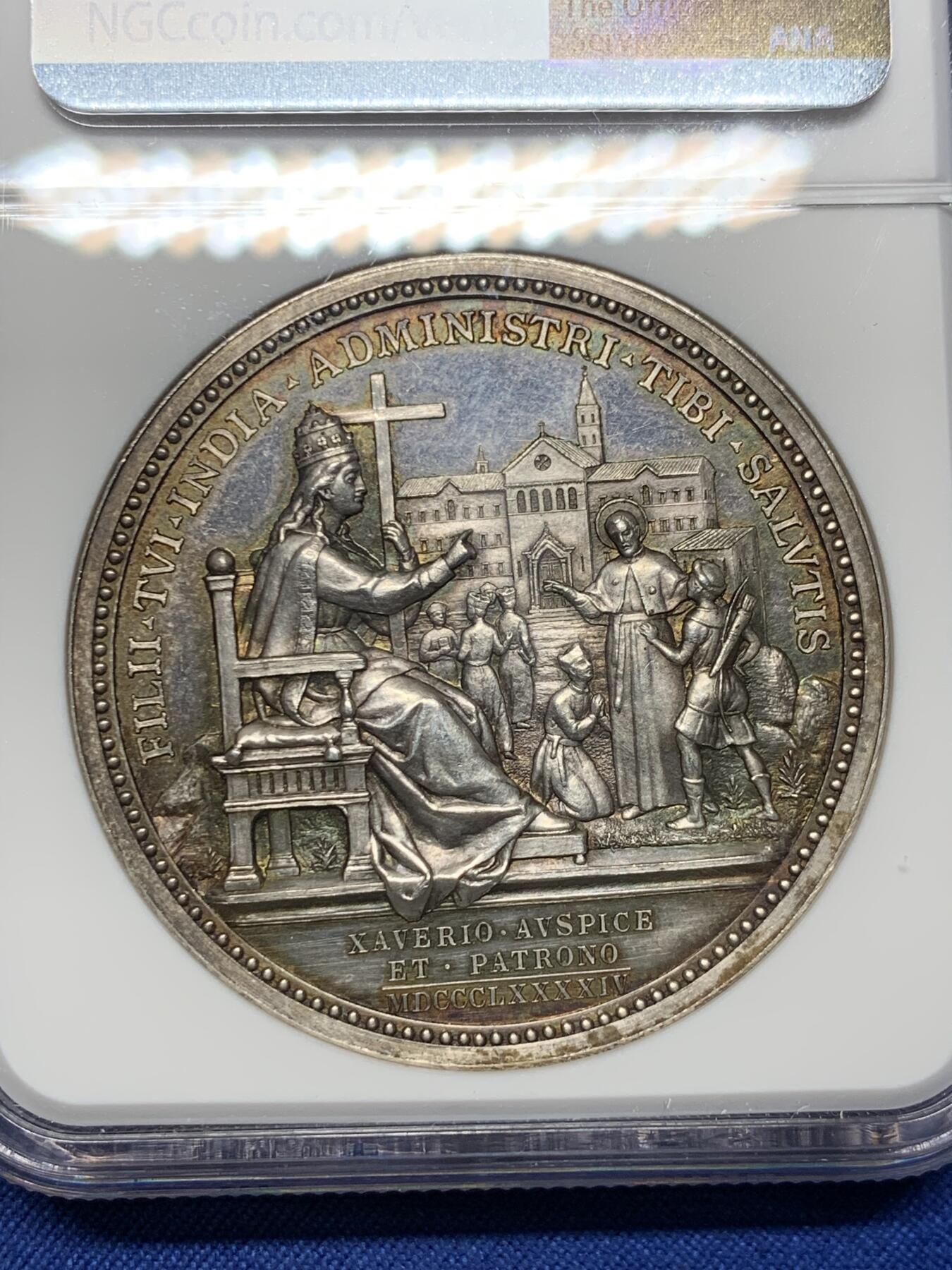 《竞宝斋》第444场 周日，周一，2场连拍 （全场包邮） NGC MS63 高分 1894年梵蒂冈教皇利奥十三世纪念建立印度教区高浮雕精美银章 ，人物栩栩如生，淡彩包浆，细节丝丝入扣，不可多见的珍品。加厚盒